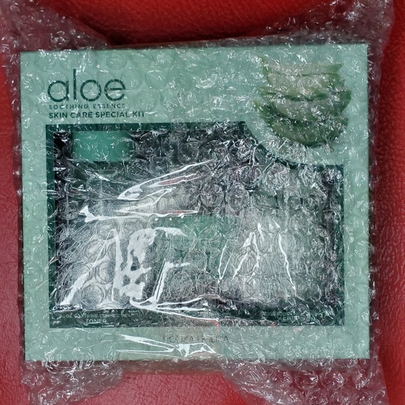 Holika Holika Aloe Soothing Essence Skincare Set - Picture 2 of 2
